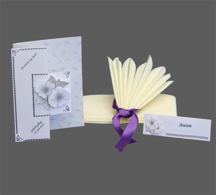 sølvbryllups menukort og bordkort med 3D blomst