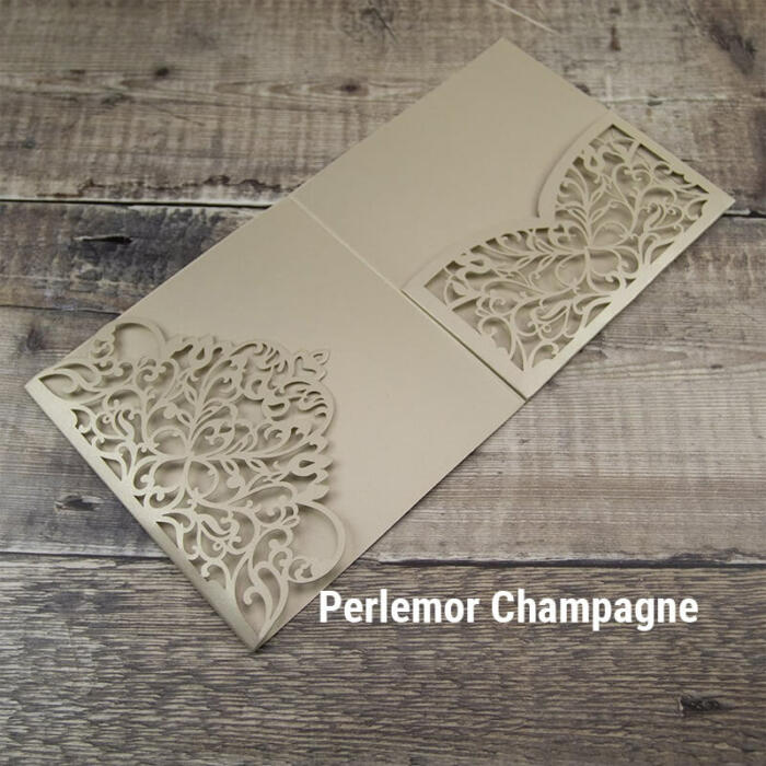 Pocketkort m udstanset flap og lomme - farve: perlemor champagnefarvet