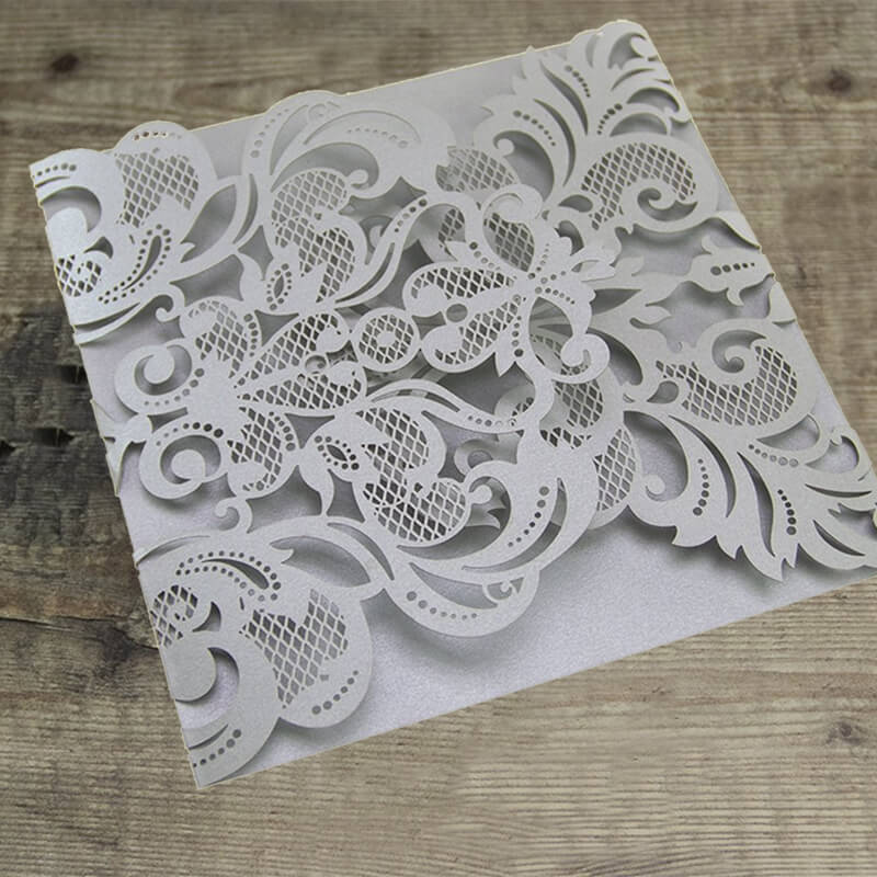 Omslagskort med udskårede flapper - sølv (grå)