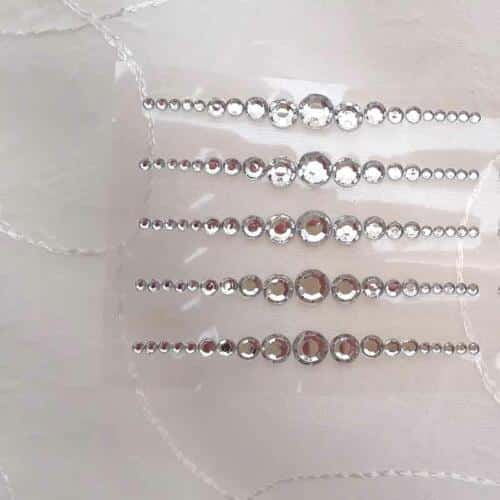 Selvklæbende krystal perler på række